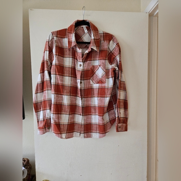 Zenana Outfitters Tops - Zenana Outfitters Rust and White Plaid Shirt